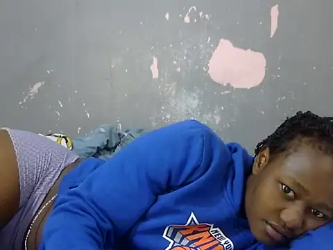 Snapshot of Petite_Ebony10 chatting on 5, 7, 2026 Petite Ebony10 online show from 5, 7, 2026