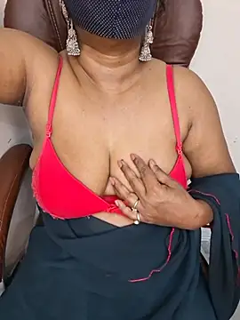 Snapshot of MISS-LOVEV chatting on 5, 7, 2026 MISS-LOVEV online show from 5, 7, 2026
