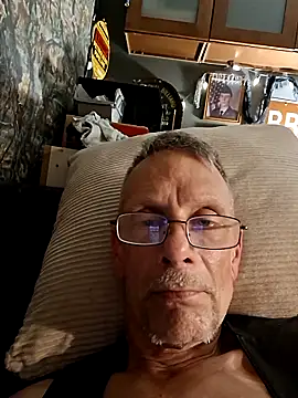 Snapshot of truckdawg2023 chatting on 8, 6, 2026 truckdawg2023 online show from 8, 6, 2026