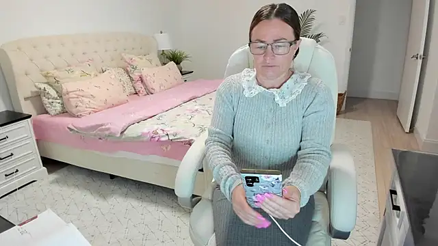 Snapshot of Vika73 chatting on 7, 7, 2026 Vika73 online show from 7, 7, 2026