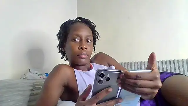 Snapshot of curvypetite chatting on 25, 5, 2026 curvypetite online show from 25, 5, 2026