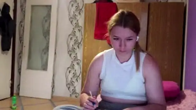 Snapshot of RaeannRoewe chatting on 28, 5, 2026 RaeannRoewe online show from 28, 5, 2026