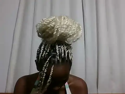 Snapshot of Sleek_petite chatting on 10, 7, 2026 Sleek petite online show from 10, 7, 2026