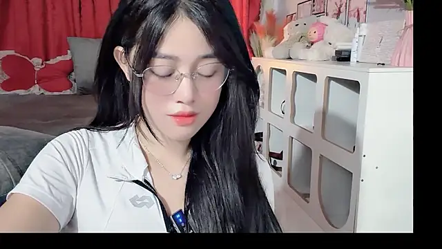 Snapshot of Bee-Cherry chatting on 27, 5, 2026 Bee-Cherry online show from 27, 5, 2026