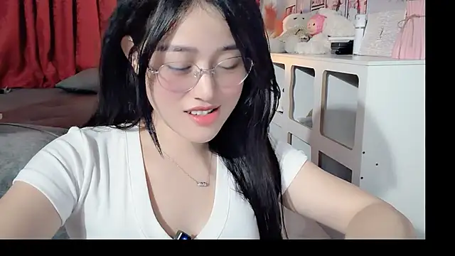 Snapshot of Bee-Cherry chatting on 27, 5, 2026 Bee-Cherry online show from 27, 5, 2026