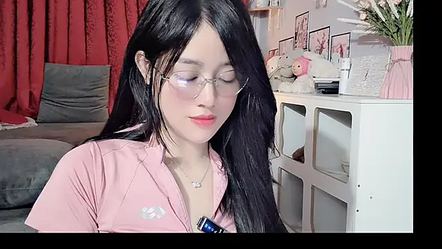 Snapshot of Bee-Cherry chatting on 28, 5, 2026 Bee-Cherry online show from 28, 5, 2026