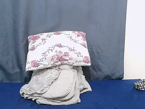 Snapshot of Cute_lyn chatting on 7, 7, 2026 Cute lyn online show from 7, 7, 2026