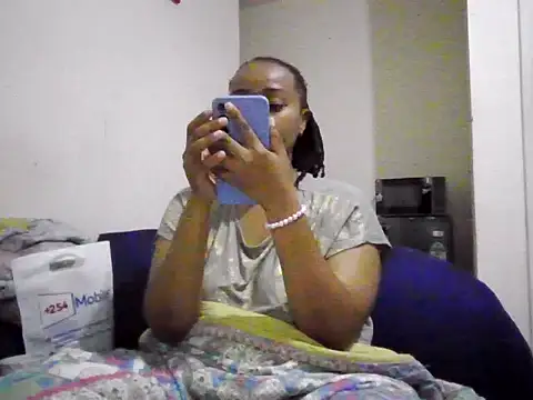 Snapshot of atara_seren chatting on 20, 5, 2026 atara seren online show from 20, 5, 2026