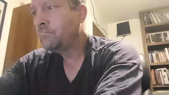 Snapshot of icebergXpress chatting on 4, 7, 2026 icebergXpress online show from 4, 7, 2026