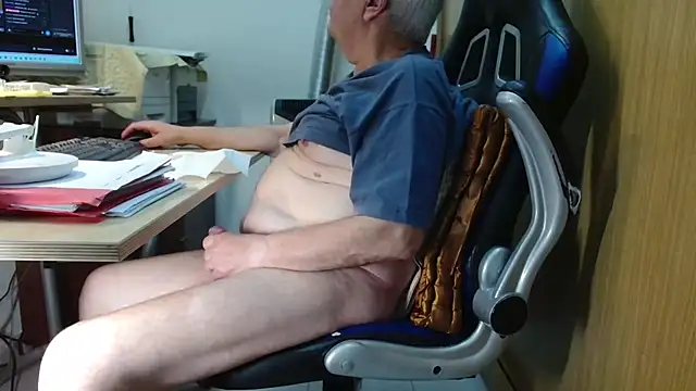 Snapshot of Alexxx47100 chatting on 28, 5, 2026 Alexxx47100 online show from 28, 5, 2026
