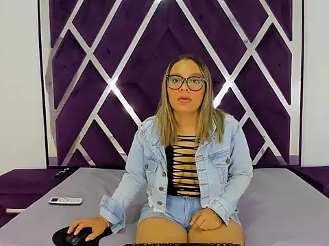 Snapshot of LunaViceht chatting on 12, 6, 2026 LunaViceht online show from 12, 6, 2026