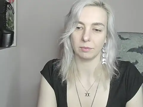 Snapshot of velvetanne chatting on 13, 7, 2026 velvetanne online show from 13, 7, 2026