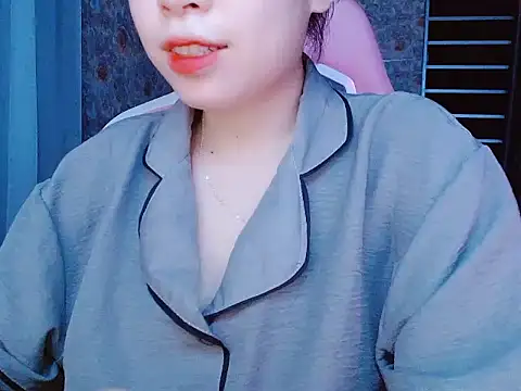Snapshot of Julie_Ulie chatting on 27, 5, 2026 Julie Ulie online show from 27, 5, 2026