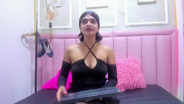 Snapshot of velvet_girll chatting on 27, 5, 2026 velvet girll online show from 27, 5, 2026