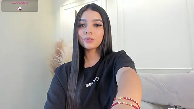 Snapshot of Alana_cutte chatting on 6, 6, 2026 Alana cutte online show from 6, 6, 2026