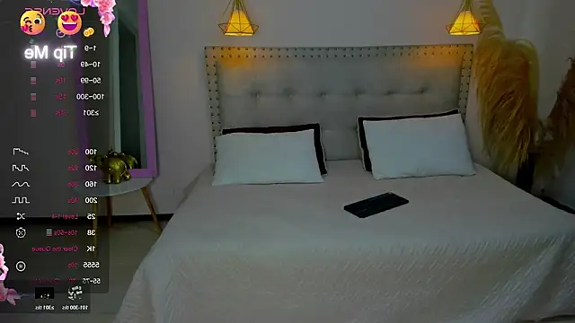 Snapshot of cristal_wom chatting on 27, 5, 2026 cristal wom online show from 27, 5, 2026