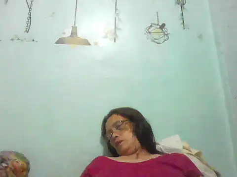 Snapshot of momshe2026 chatting on 17, 6, 2026 momshe2026 online show from 17, 6, 2026