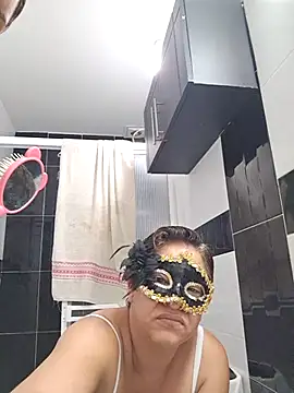 Snapshot of HOTANDSKINNY chatting on 9, 7, 2026 HOTANDSKINNY online show from 9, 7, 2026