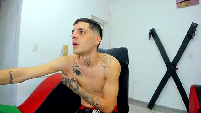 Snapshot of boy_max_latin chatting on 7, 6, 2026 boy max latin online show from 7, 6, 2026