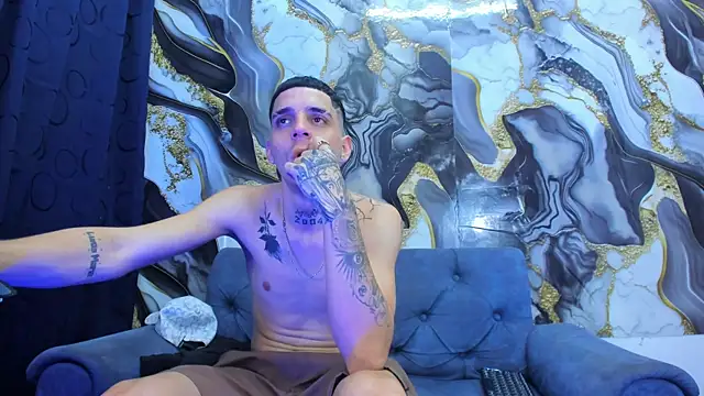 Snapshot of boy_max_latin chatting on 8, 7, 2026 boy max latin online show from 8, 7, 2026