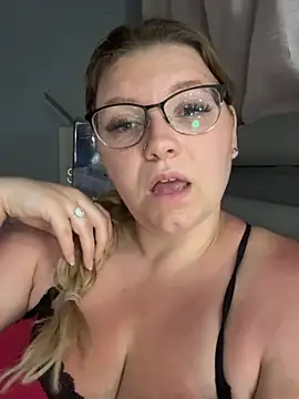 Snapshot of LucieLouBabe chatting on 28, 5, 2026 LucieLouBabe online show from 28, 5, 2026