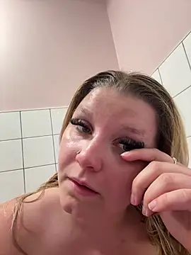 Snapshot of LucieLouBabe chatting on 1, 6, 2026 LucieLouBabe online show from 1, 6, 2026