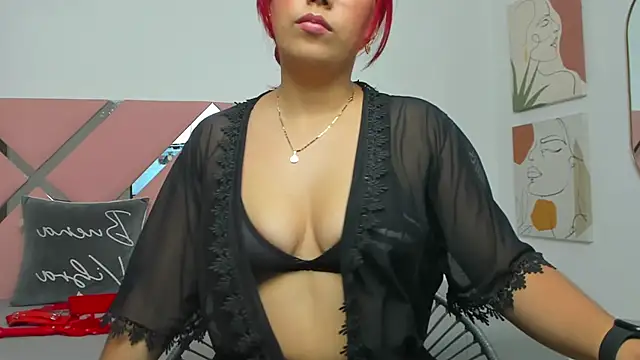 Snapshot of queenjuliee chatting on 23, 5, 2026 queenjuliee online show from 23, 5, 2026