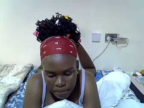 Snapshot of creamypetite chatting on 16, 7, 2026 creamypetite online show from 16, 7, 2026