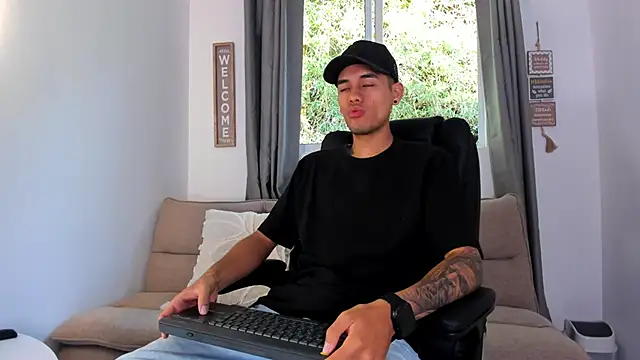 Snapshot of NickCopeer_ chatting on 2, 6, 2026 NickCopeer online show from 2, 6, 2026