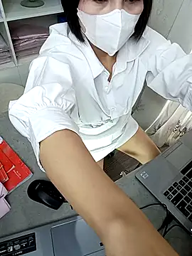 Snapshot of Julie-Rosee chatting on 6, 6, 2026 Julie-Rosee online show from 6, 6, 2026
