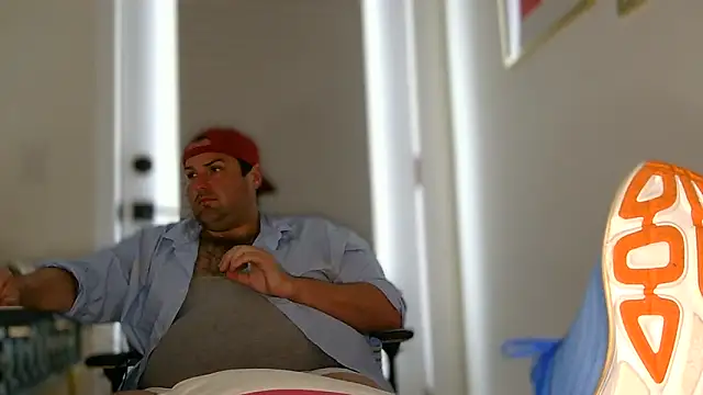 Snapshot of ChubbyGayBigFeet chatting on 24, 5, 2026 ChubbyGayBigFeet online show from 24, 5, 2026