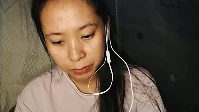Snapshot of Rosy_Tin chatting on 2, 6, 2026 Rosy Tin online show from 2, 6, 2026