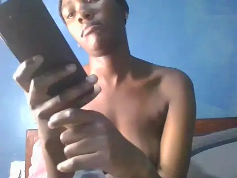 Petite-divaa online show from 4, 6, 2026