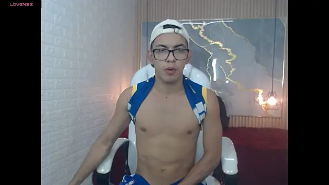 maximiliano hotdevil online show from 27, 5, 2026