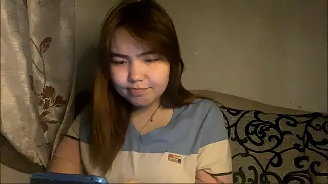 Snapshot of Molly_Teddy chatting on 4, 6, 2026 Molly Teddy online show from 4, 6, 2026