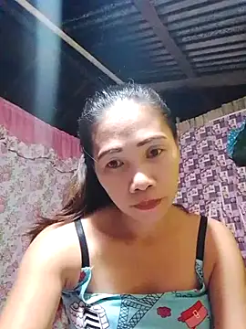 Snapshot of hotmom_lyn chatting on 30, 5, 2026 hotmom lyn online show from 30, 5, 2026