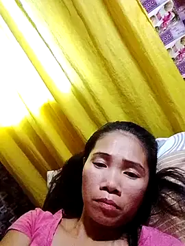Snapshot of hotmom_lyn chatting on 11, 6, 2026 hotmom lyn online show from 11, 6, 2026