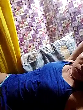 Snapshot of hotmom_lyn chatting on 16, 6, 2026 hotmom lyn online show from 16, 6, 2026