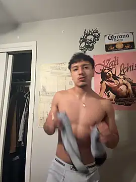 Snapshot of latino_switch chatting on 25, 5, 2026 latino switch online show from 25, 5, 2026