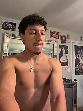 Snapshot of latino_switch chatting on 19, 6, 2026 latino switch online show from 19, 6, 2026