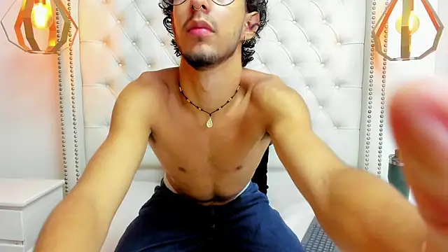 Snapshot of LEO_SANZ66 chatting on 6, 7, 2026 LEO SANZ66 online show from 6, 7, 2026