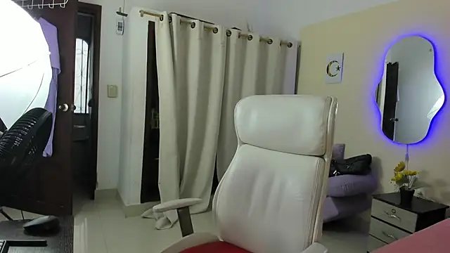 Nadia-Monroe online show from 27, 5, 2026
