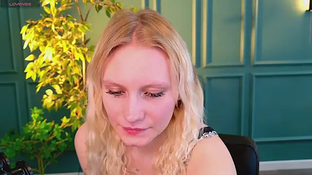 Snapshot of haleybooo chatting on 31, 5, 2026 haleybooo online show from 31, 5, 2026