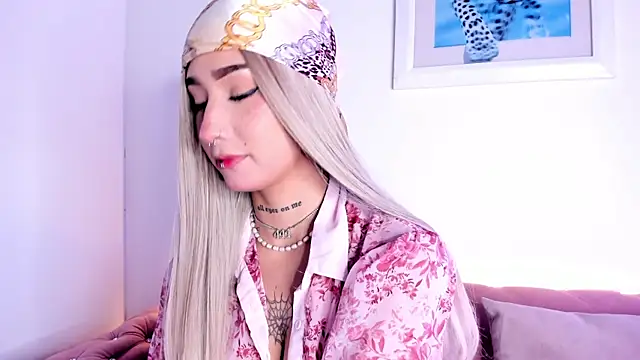 Snapshot of SophieMoneet chatting on 29, 5, 2026 SophieMoneet online show from 29, 5, 2026