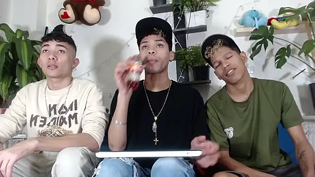 STRANGER BOYS online show from 30, 5, 2026