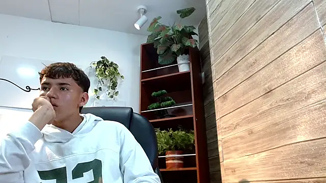 Snapshot of Ryan_grayx chatting on 27, 5, 2026 Ryan grayx online show from 27, 5, 2026