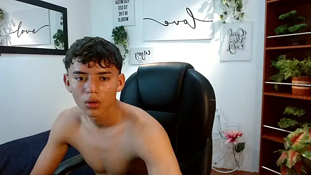 Snapshot of Ryan_grayx chatting on 28, 5, 2026 Ryan grayx online show from 28, 5, 2026