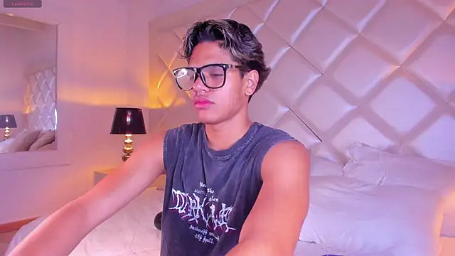 Snapshot of MarcoDeluxxe chatting on 29, 5, 2026 MarcoDeluxxe online show from 29, 5, 2026