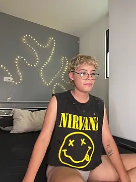 Snapshot of Mia-Sinclair chatting on 30, 5, 2026 Mia-Sinclair online show from 30, 5, 2026