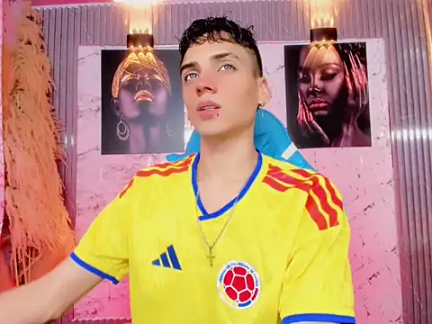latino boyy  online show from 28, 6, 2026
